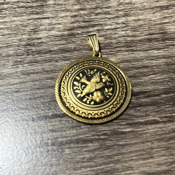 Pendant with bird - Picture 3 of 5